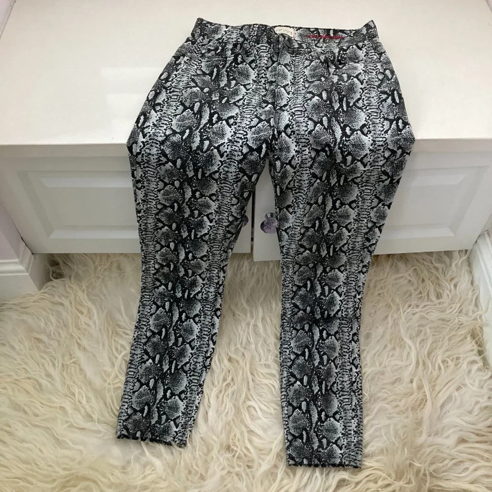 Alice and Olivia Good High Rise Skinny Jeans in Snake - Picture 3 of 13